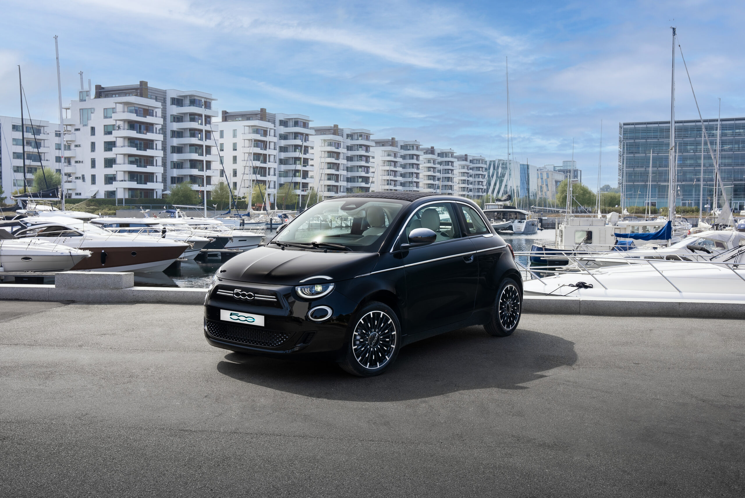 Elegantes Fiat 500 E Leasing Ebenbild